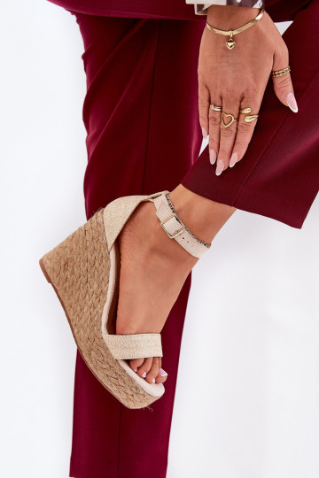 Sandalias para mujer con cuña con trenzado color arena Adelio