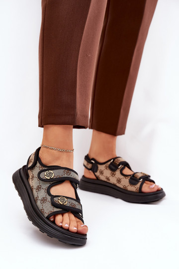 Sandalias de mujer estampadas con detalles en color oro, arena y negro Pefese