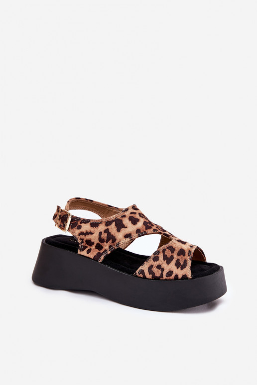 Sandalias de mujer con estampados de piel de leopardo con una plataforma de gamuza ecológicaoAe color marrón Karonia