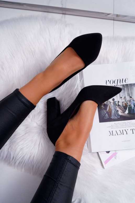 Zapatos de tacón de ante color negro...