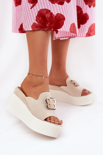 chanclas con plataforma y cuña decoradas color arena Tanonea 2