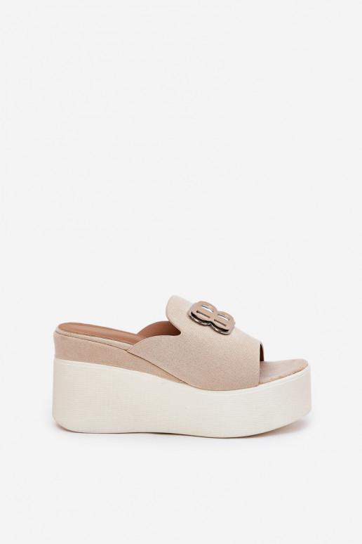 Zapatillas con una plataforma I Koturnie con adornos beige Tanonea