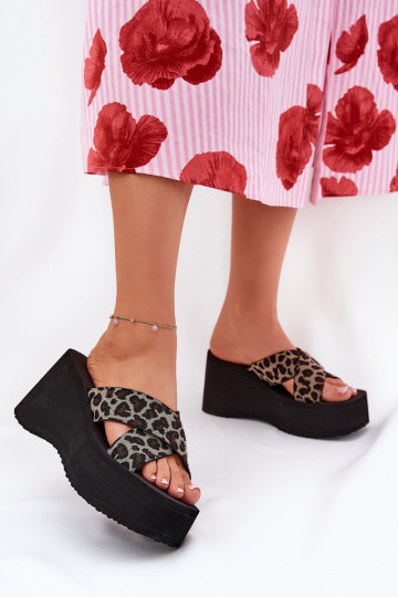 chanclas de mujer con cuña y plataforma con estampado de leopardo negras Sevolee