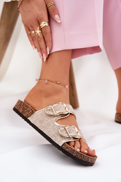  zapatillas de mujer con una plataforma con hebillas color dorado Osoffe