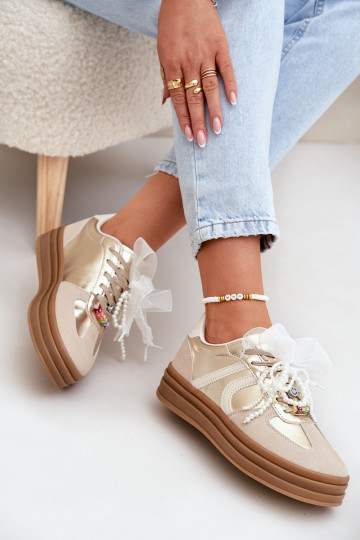 Zapatillas modelo batai Mujer con plataforma y bonitos detalles color arena-dorado Vinness