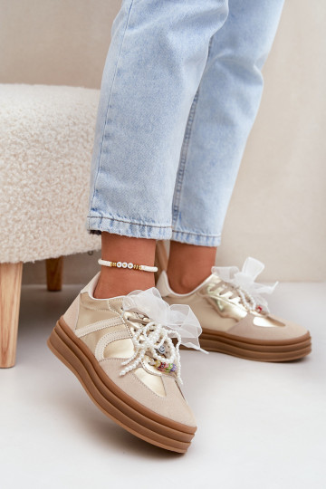 Zapatillas modelo batai Mujer con plataforma y bonitos detalles color arena-dorado Vinness 2