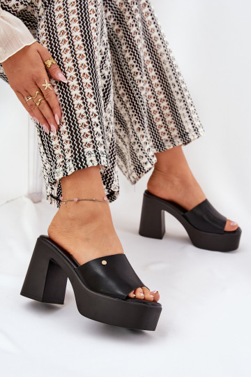 Femenino Zapatillas de cuero ecológico con tacones y plataforma de color negro Tamirella