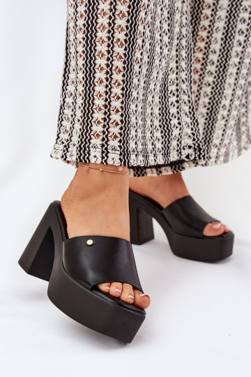 Femenino Zapatillas de cuero ecológico con tacones y plataforma de color negro Tamirella 2