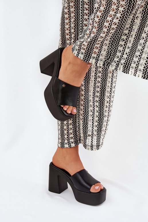 Femenino Zapatillas de cuero ecológico con tacones y plataforma de color negro Tamirella