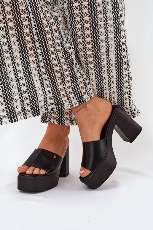 Femenino Zapatillas de cuero ecológico con tacones y plataforma de color negro Tamirella