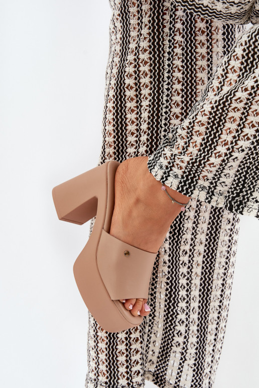 Femenino Zapatillas de cuero ecológico con tacones y plataforma de color caqui Tamirella