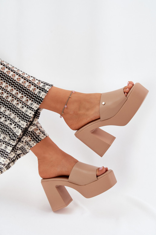 Femenino Zapatillas de cuero ecológico con tacones y plataforma de color caqui Tamirella