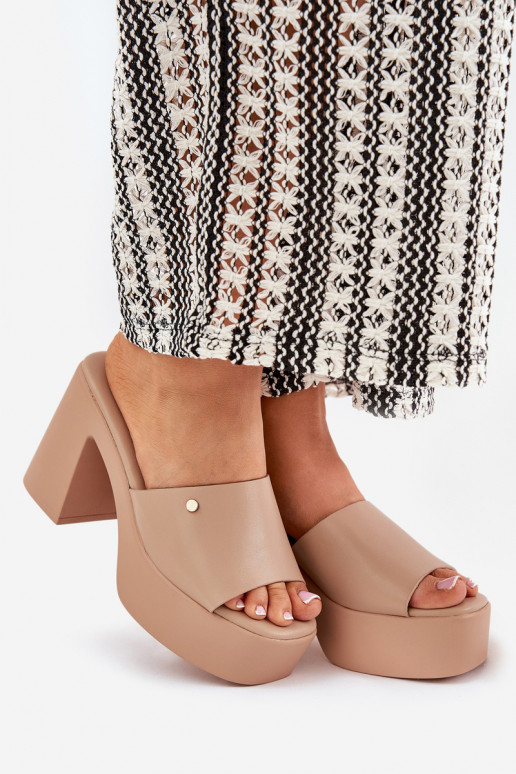 Femenino Zapatillas de cuero ecológico con tacones y plataforma de color caqui Tamirella