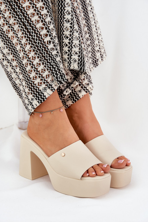 Femenino Zapatillas de cuero ecológico con tacones y plataforma color marfil Tamirella