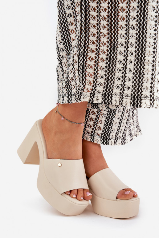 Femenino Zapatillas de cuero ecológico con tacones y plataforma color marfil Tamirella