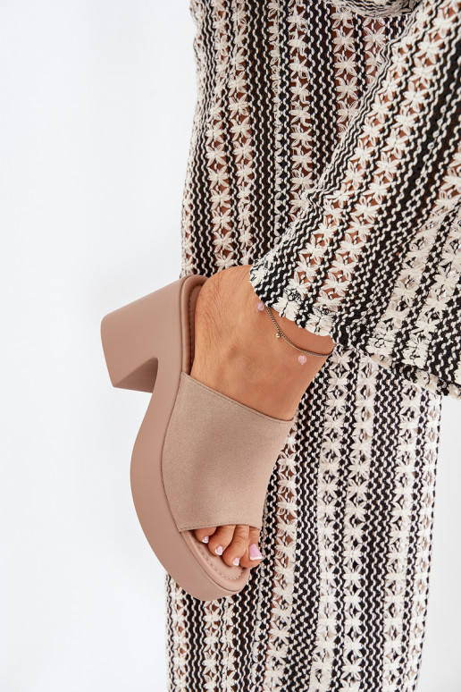 zapatillas de mujer con tacones y plataforma de color caqui Omeisa