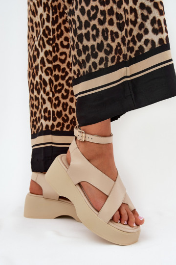 Sandalias de mujer con plataforma y cuña de cuero ecológico en color arena Tenzorus 2