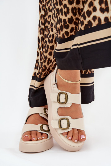 Sandalias de mujer con plataforma y cuña con hebillas en color arena Genorre 2