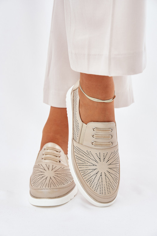 zapatos Femenino Un modelo convincente con elementos calados color dorado Azethia