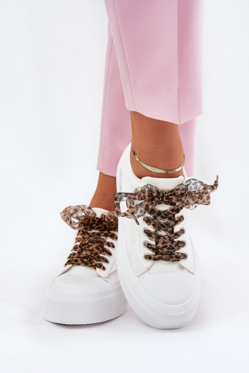 Zapatos de ocio con una plataforma Con decoraciones atándosem el color blanco Zidora