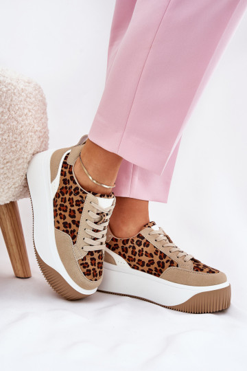 Zapatillas modelo zapatos. Femenino con una plataforma con estampados de piel de leopardo beige Tamorniel