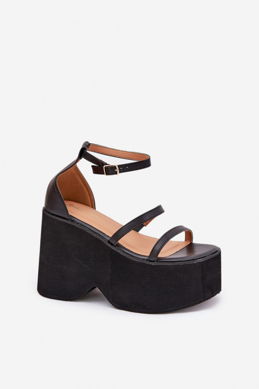 Sandalias de mujer con una plataforma I Koturnie de color negro Etette