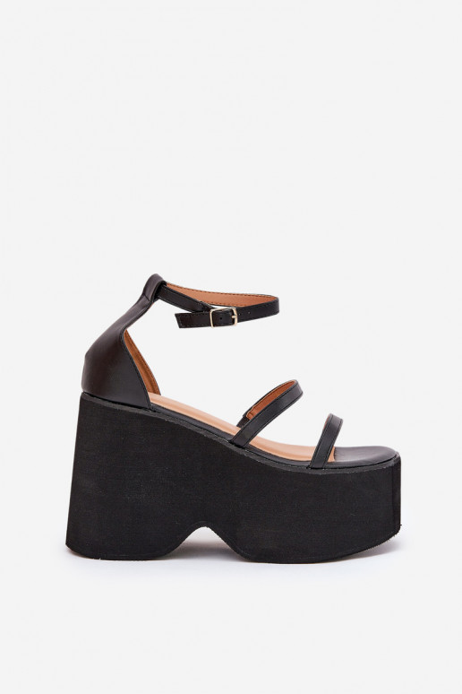 Sandalias de mujer con una plataforma I Koturnie de color negro Etette