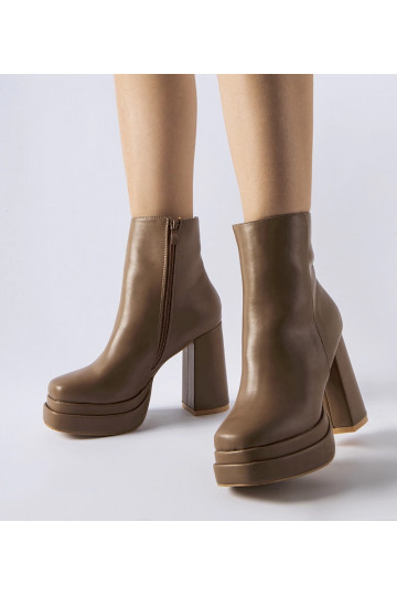 Botines marrones con tacón... 2