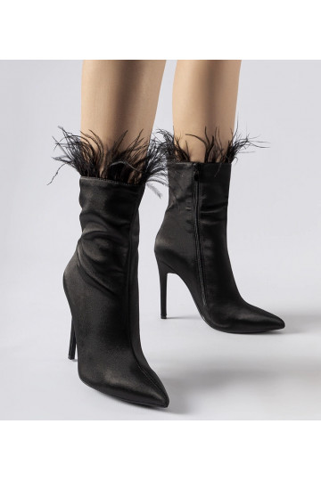 Botines negros decorados...